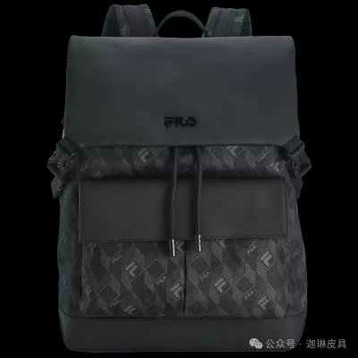 FILA出“黑武士”背包了!单手开盖、3秒取物,打工人:终于不用翻包翻到崩溃